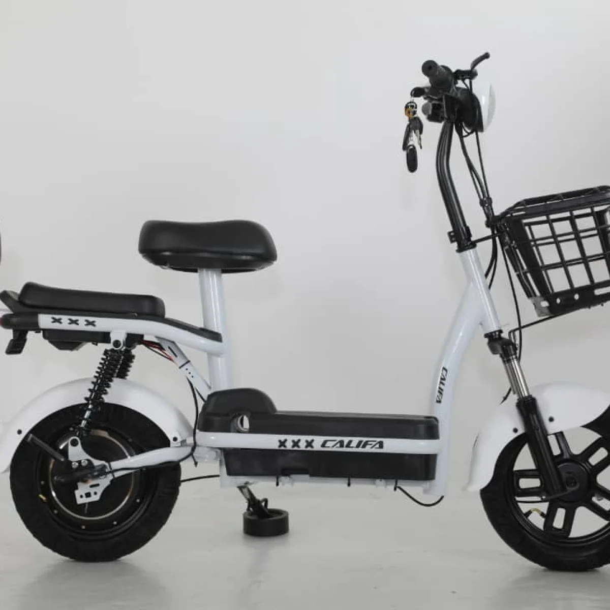 moto eléctrica modelo KALIFA veloz